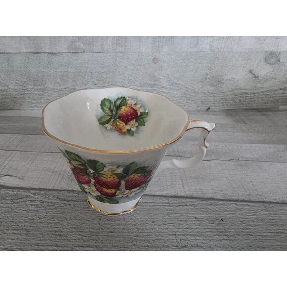 Royal Albert Strawberry Fair Tea Cup & Saucer Set - Picture 4 of 10